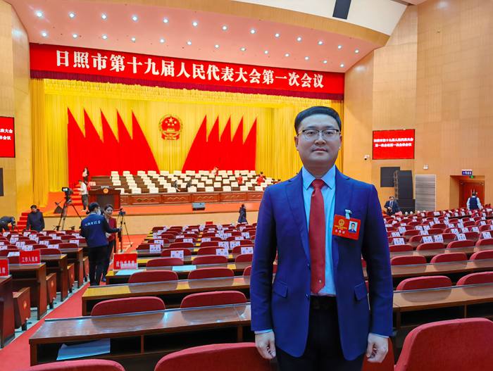 公司董事長(zhǎng)楊碩參加日照市第十九屆人大一次會(huì)議