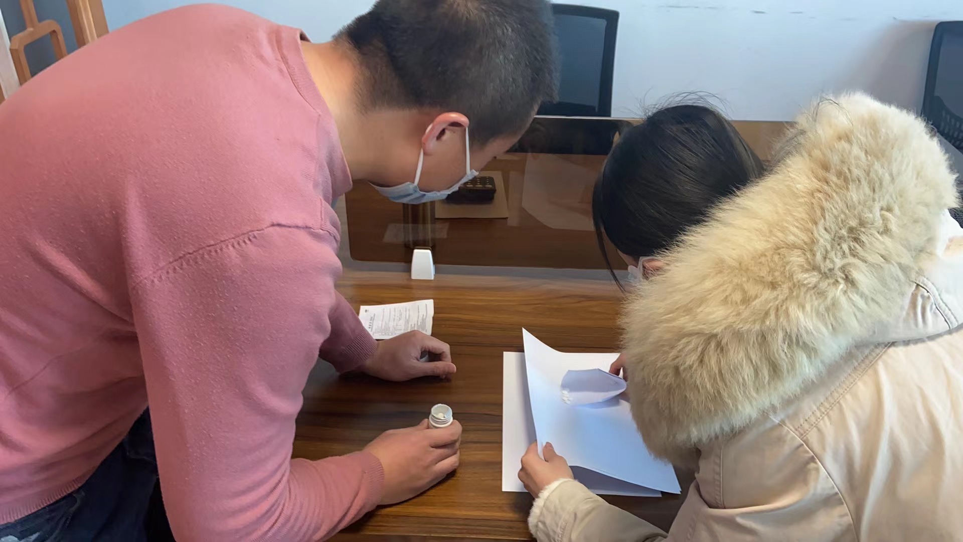 公司為員工發(fā)放退燒藥品